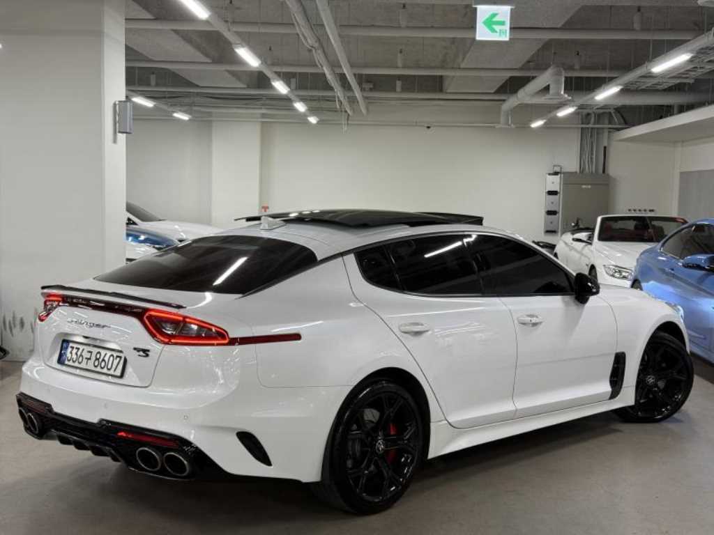 KIA Stinger - Vista 2
