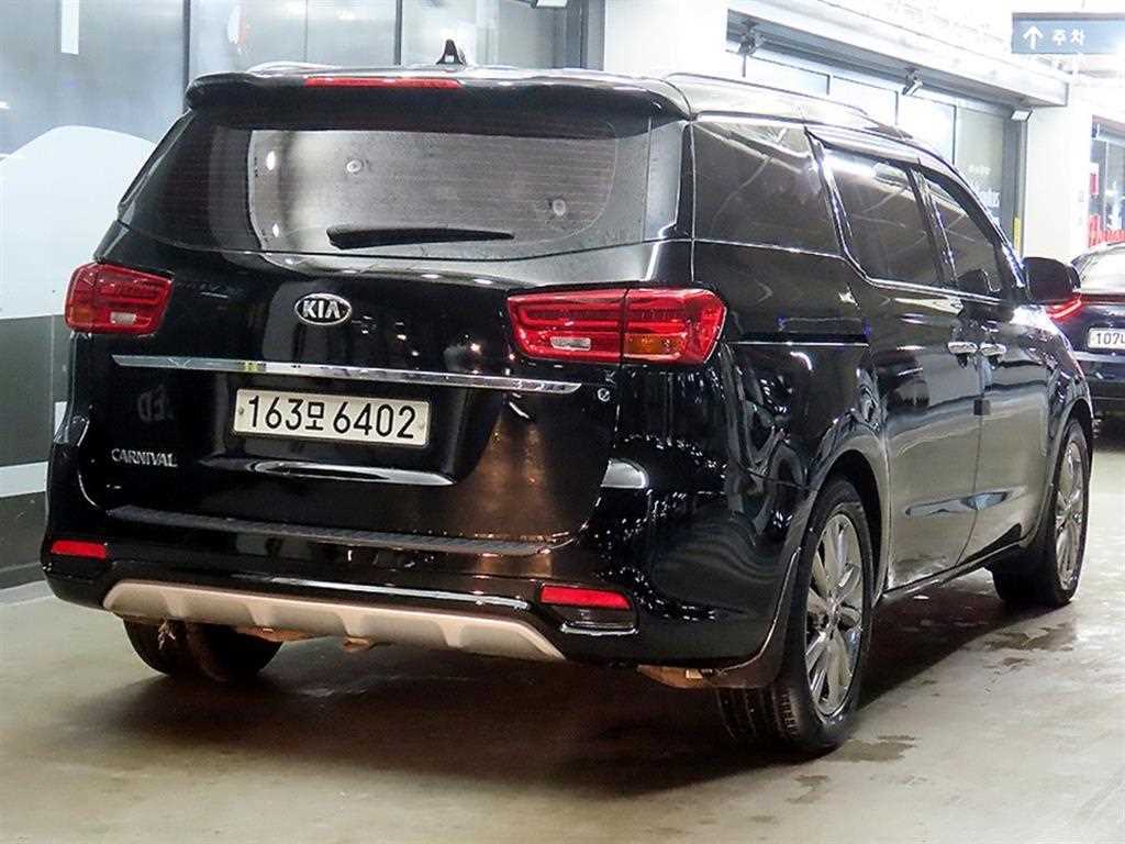 KIA Carnival - Vista 4