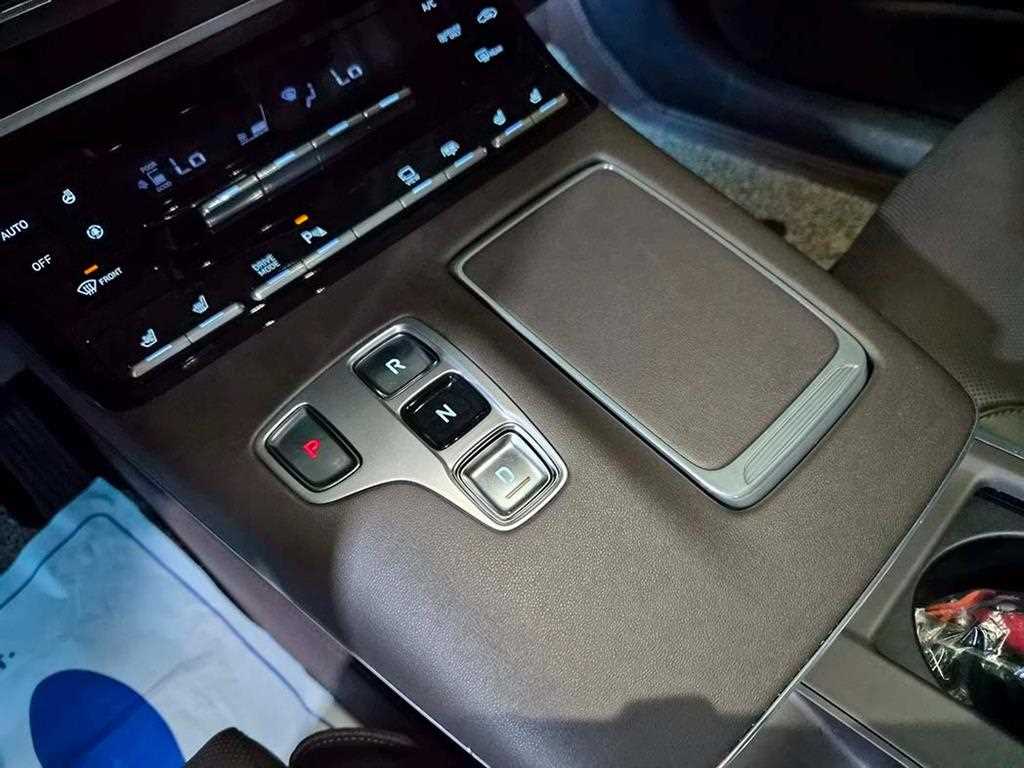 HYUNDAI Grandeur - Vista 11