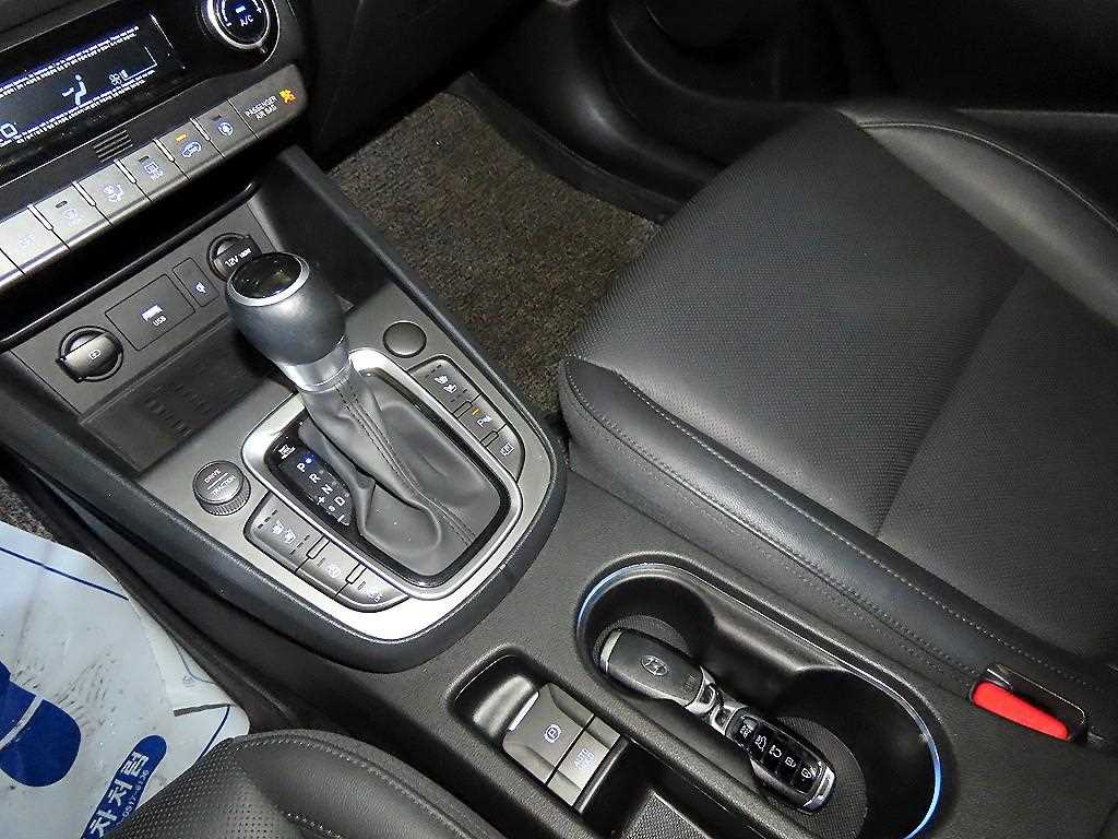 HYUNDAI Kona - Vista 12
