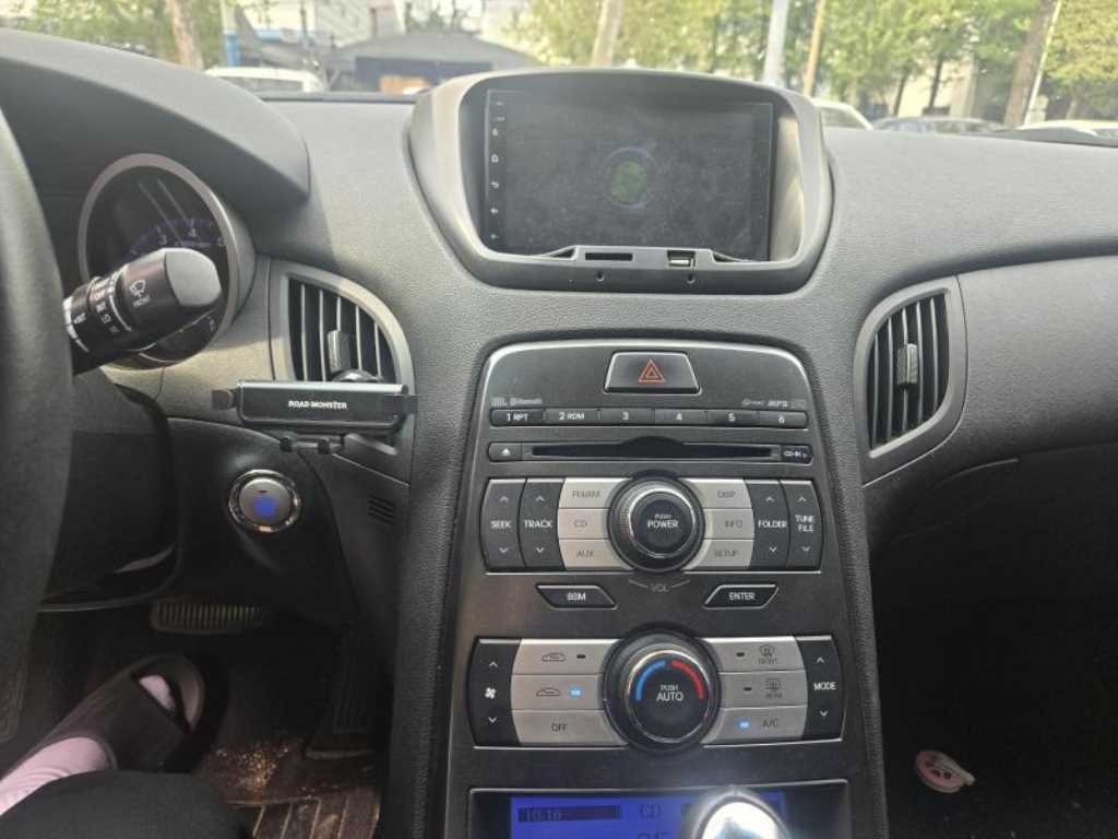 HYUNDAI Genesis - Vista 7
