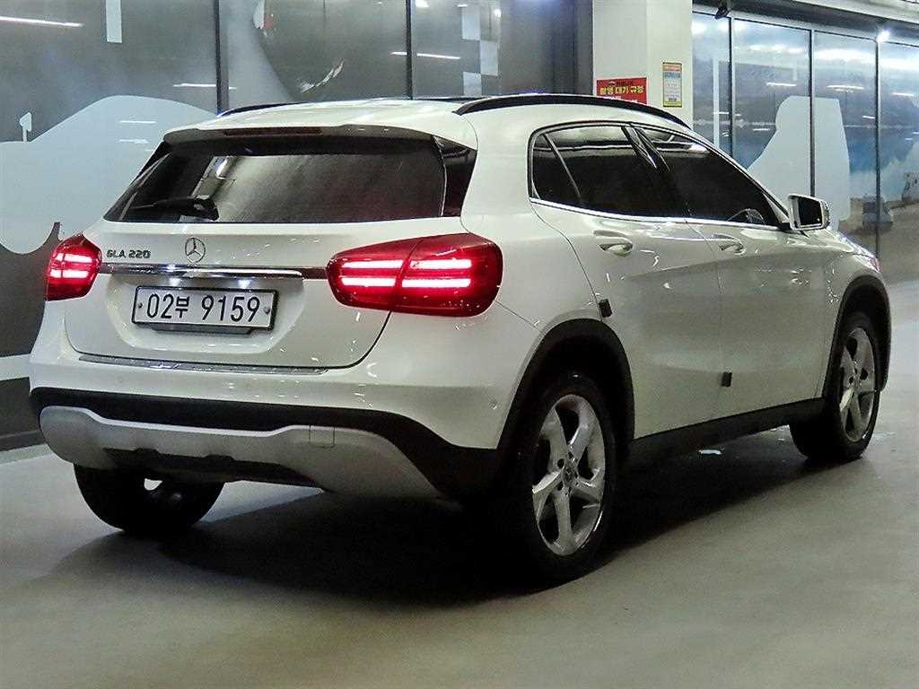 Mercedes Benz GLA Class - Vista 4