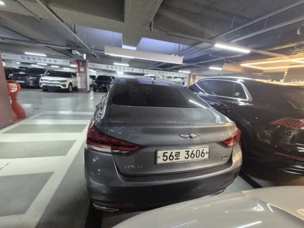 HYUNDAI Genesis - Vista 5