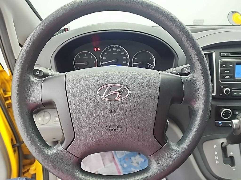 HYUNDAI Starex - Vista 9