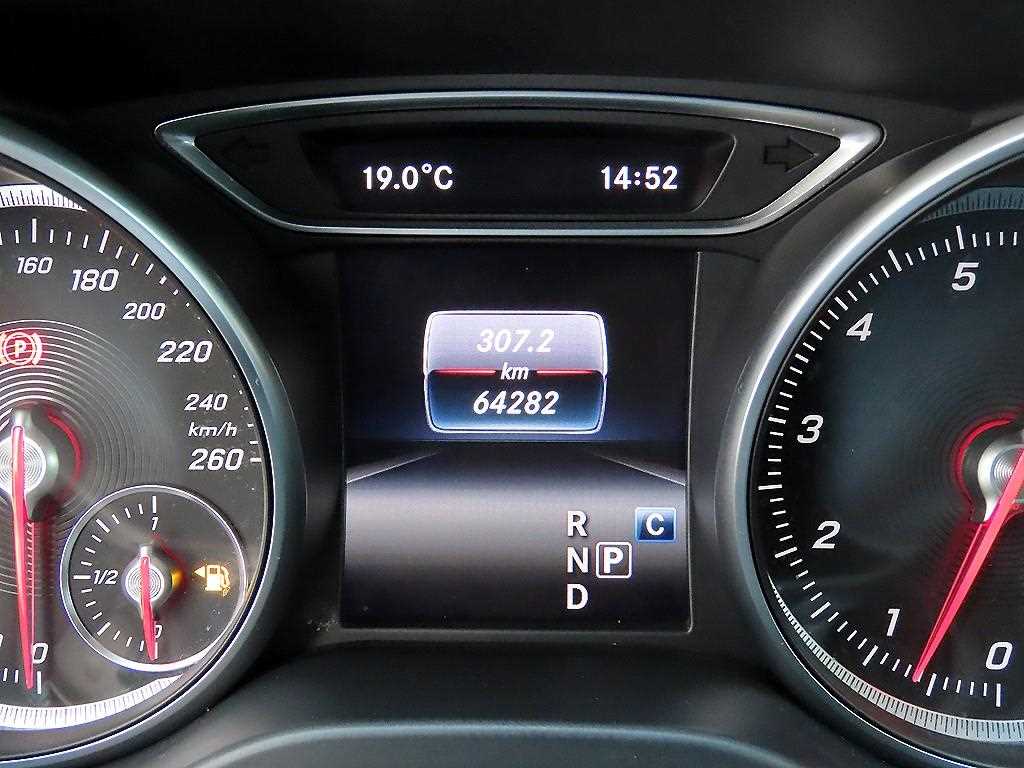 Mercedes Benz GLA Class - Vista 9
