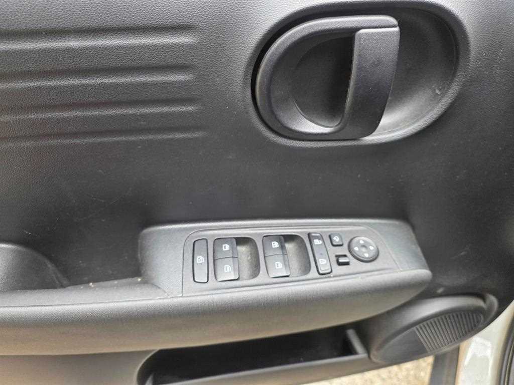HYUNDAI Casper - Vista 9