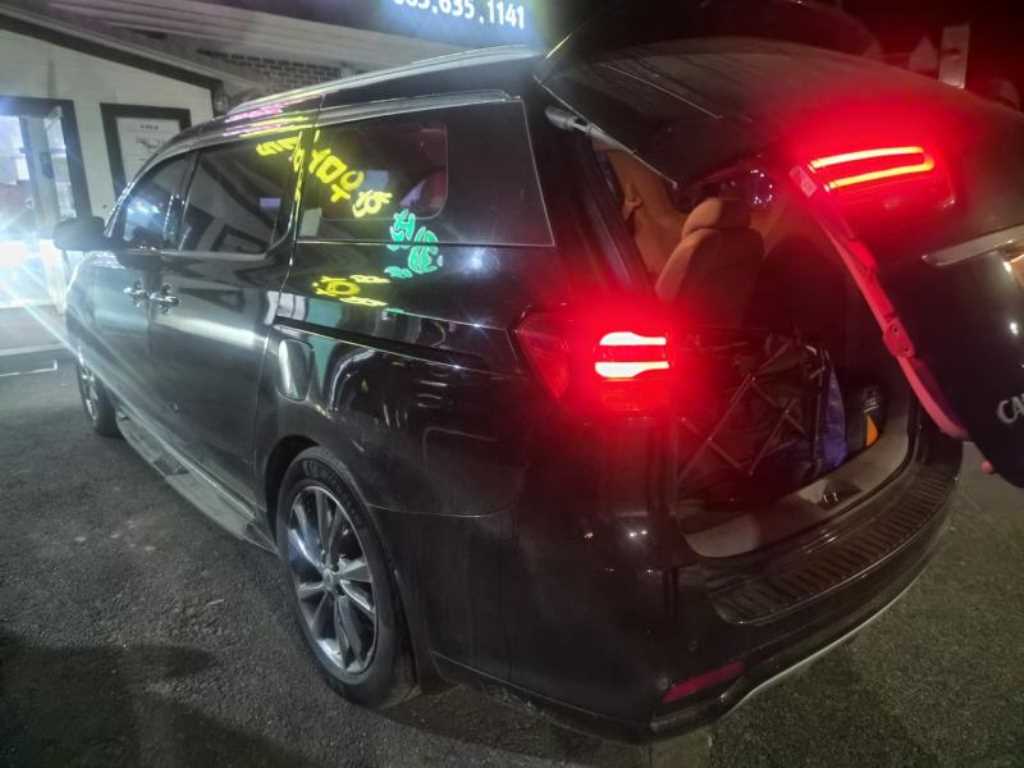 KIA Carnival - Vista 4