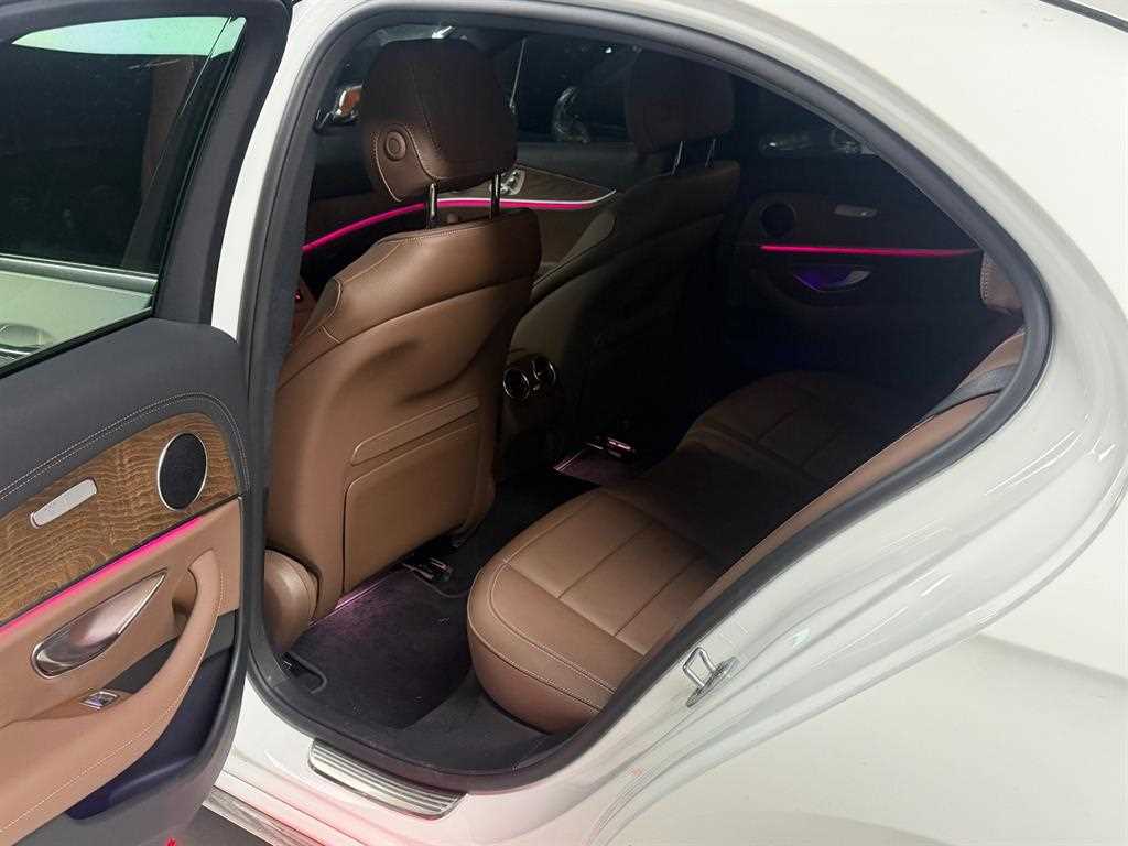 Mercedes Benz E class - Vista 9