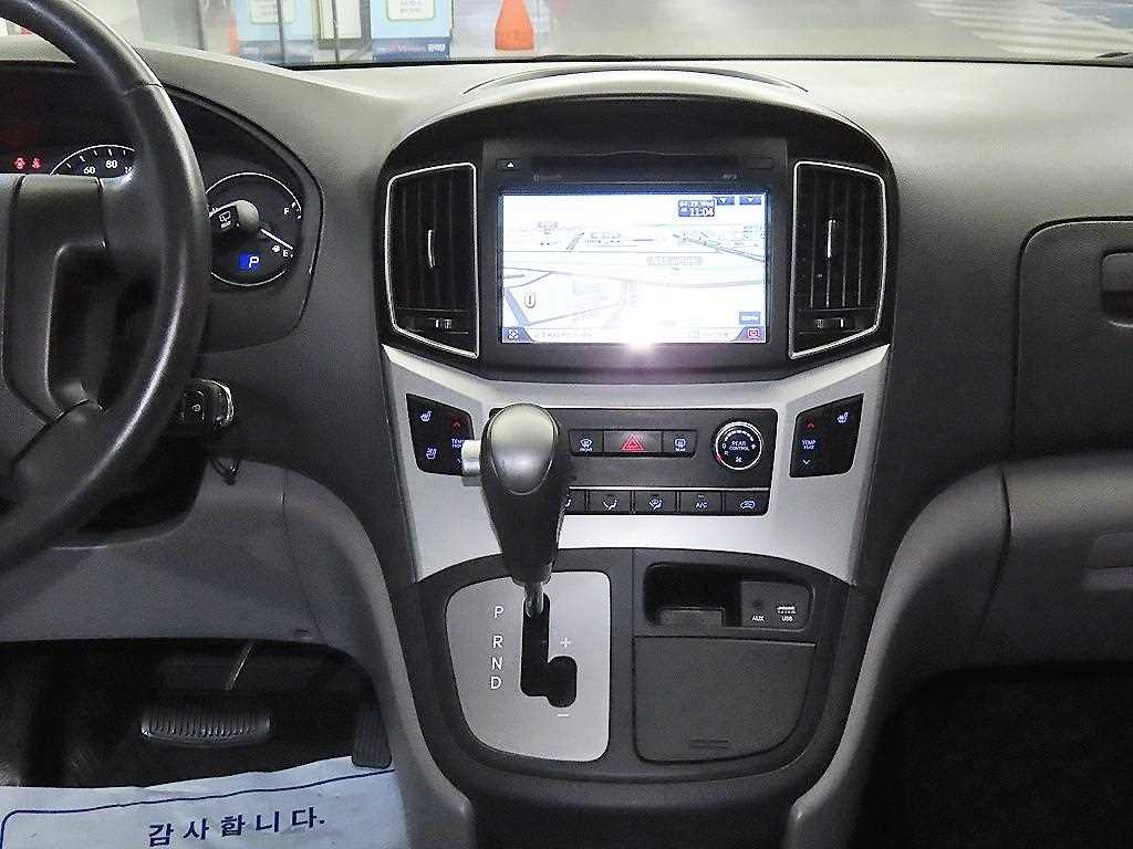 HYUNDAI Starex - Vista 11