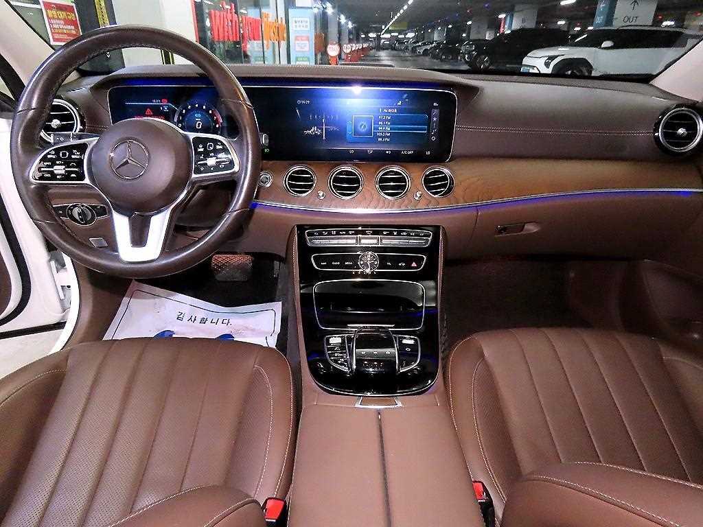 Mercedes Benz E class - Vista 10