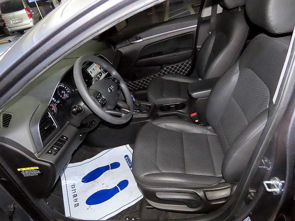 HYUNDAI Avante - Vista 6
