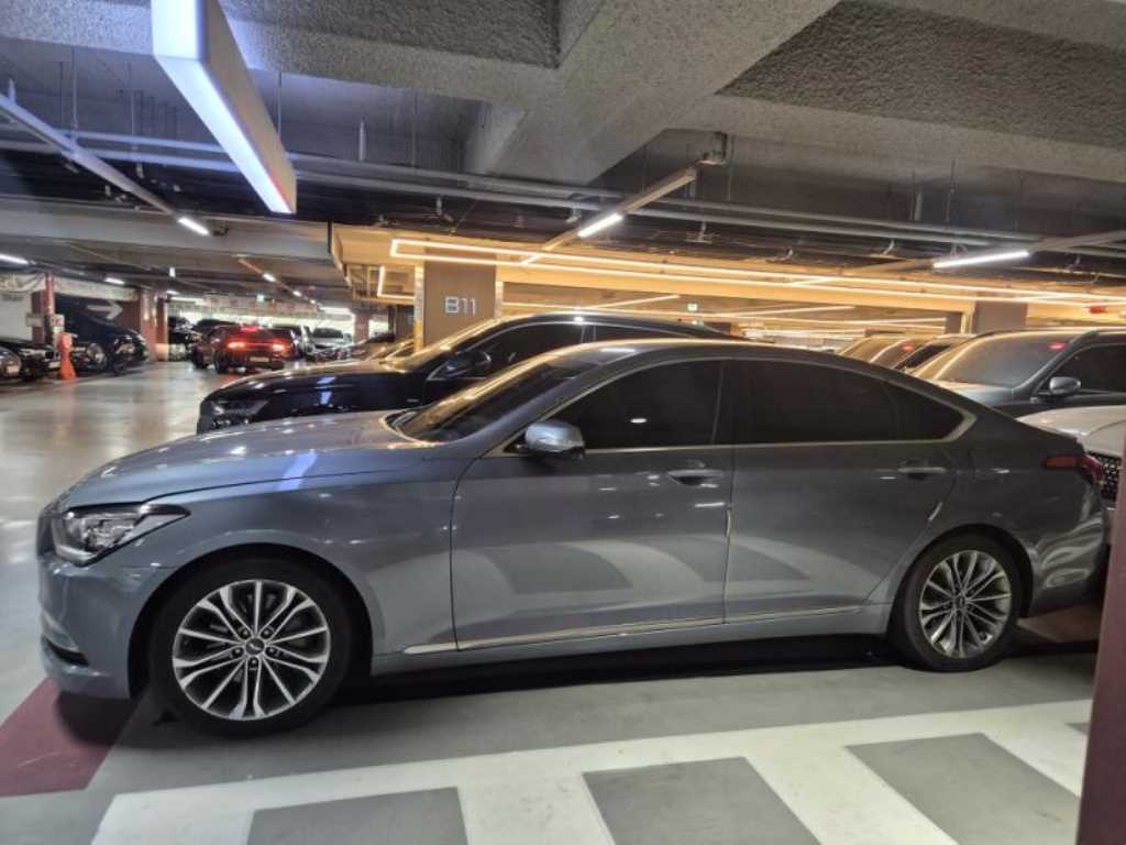 HYUNDAI Genesis - Vista 3