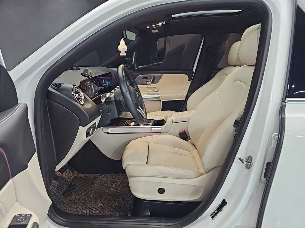 Mercedes Benz GLB Class - Vista 11