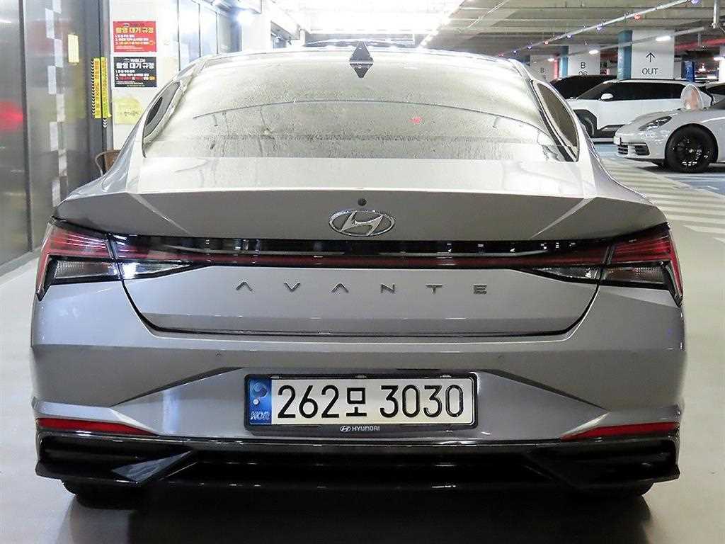 HYUNDAI Avante - Vista 5