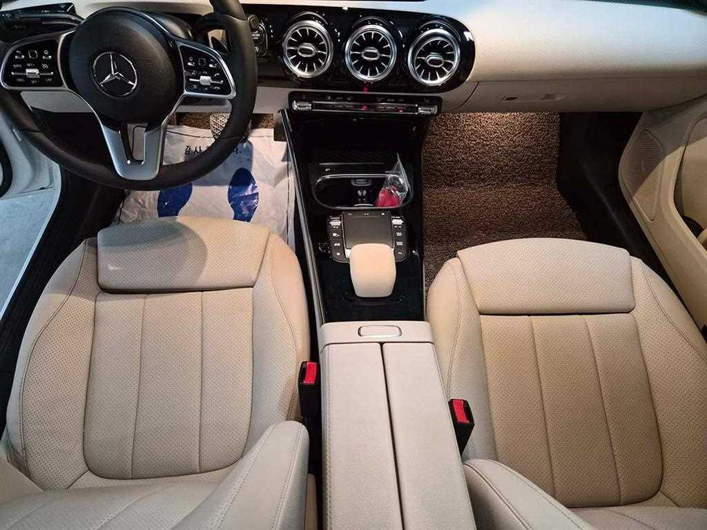 Mercedes Benz A Class - Vista 10