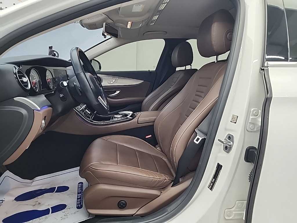 Mercedes Benz E class - Vista 11