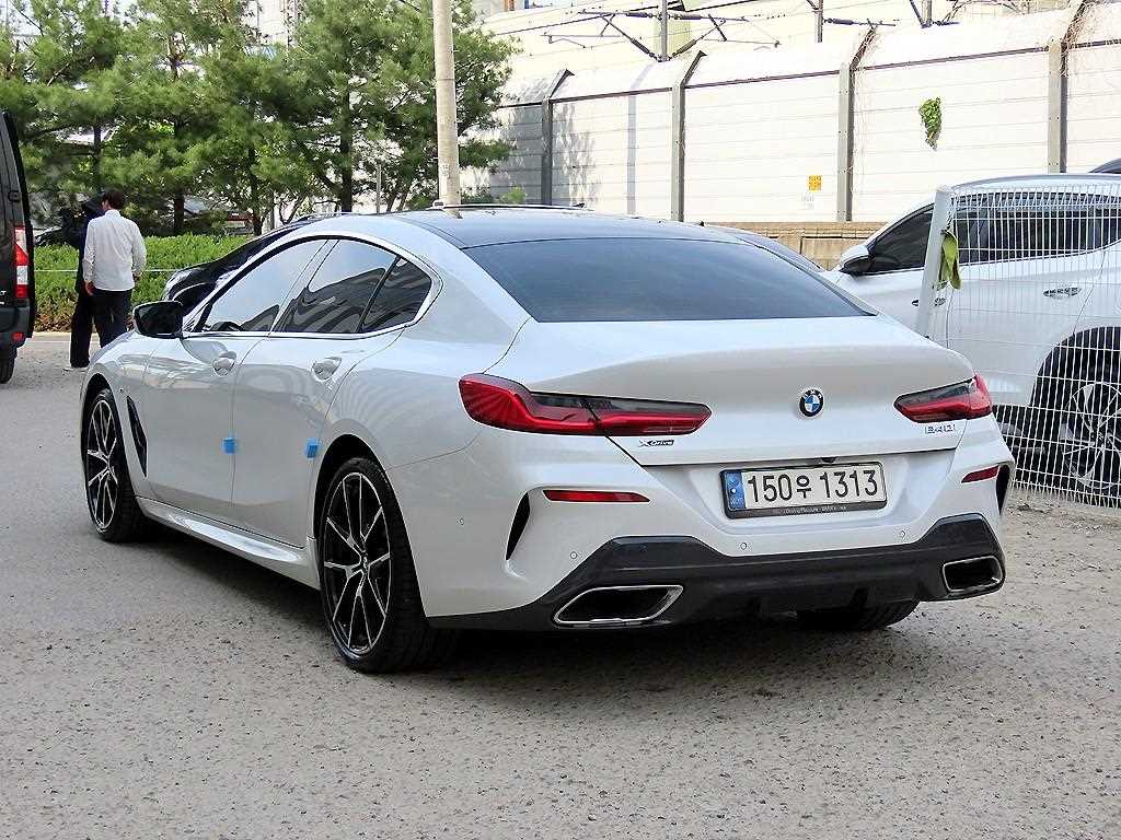 BMW 8 Series - Vista 3