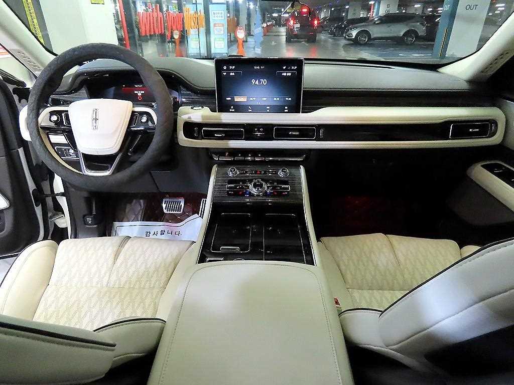 Lincoln Aviator - Vista 10