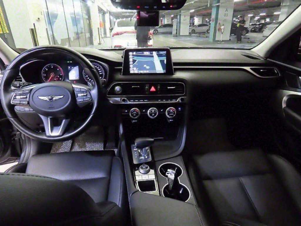 Genesis G70 - Vista 10