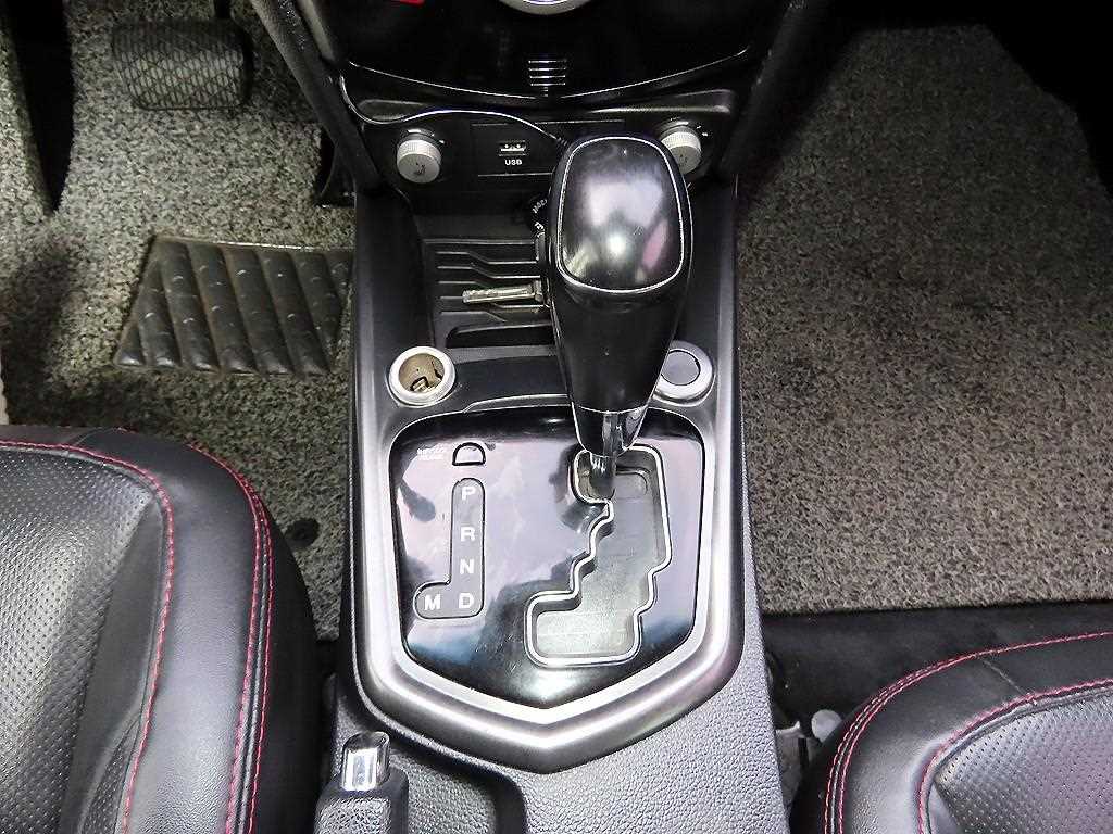 Ssangyong Tivoli - Vista 10
