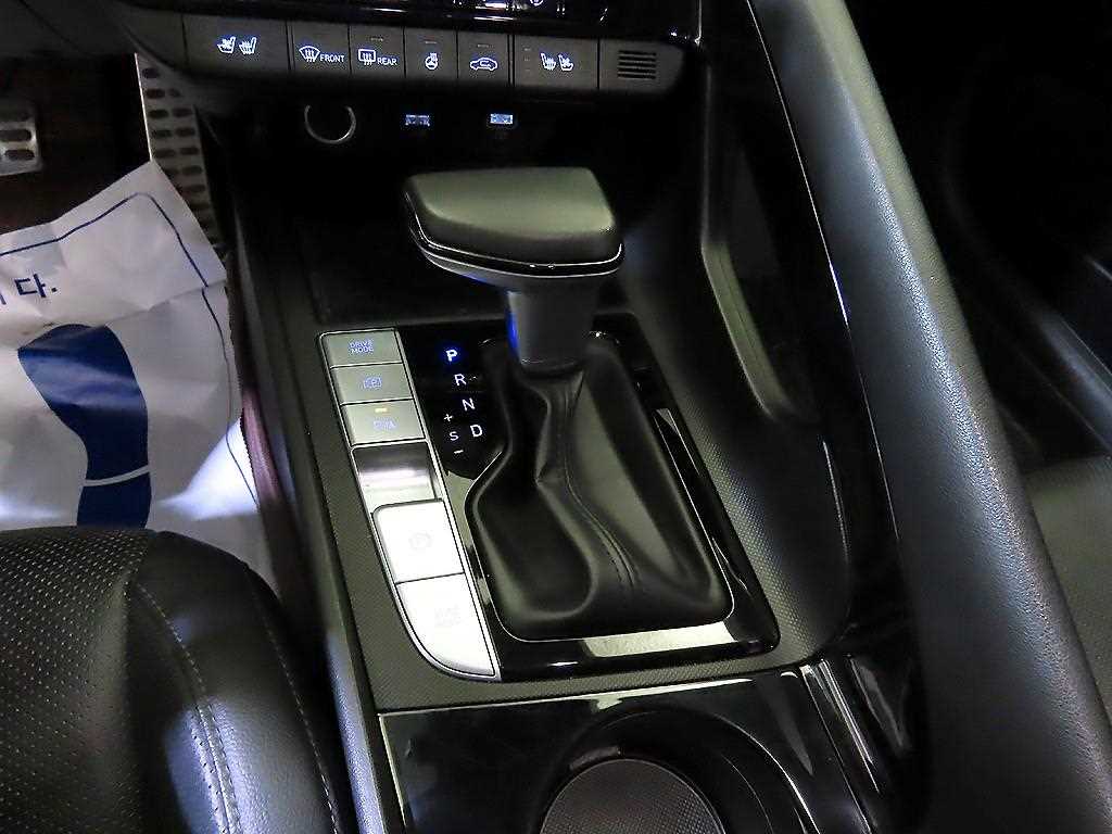 HYUNDAI Avante - Vista 12