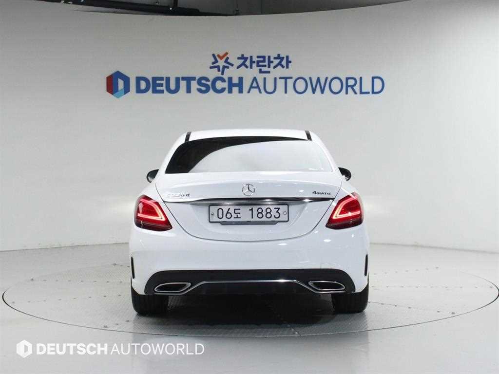 Mercedes Benz C Class - Vista 4