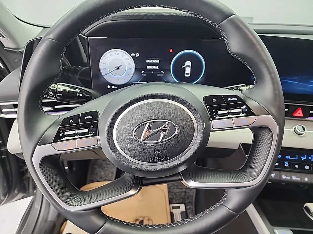 HYUNDAI Avante - Vista 9