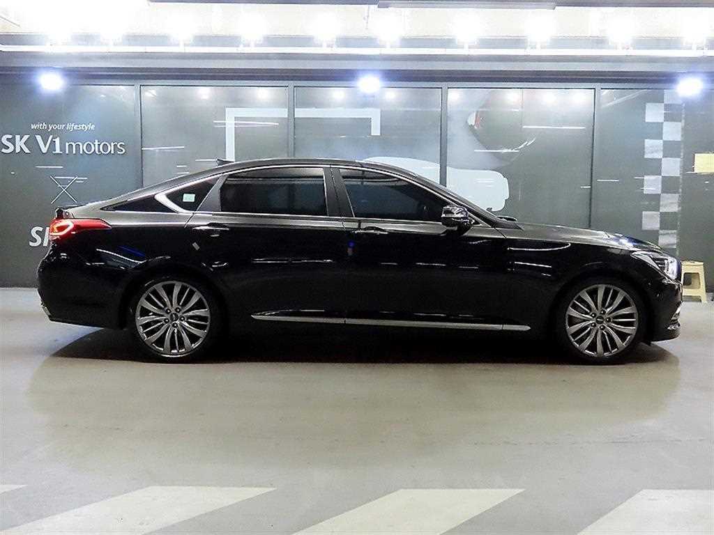 HYUNDAI Genesis - Vista 3