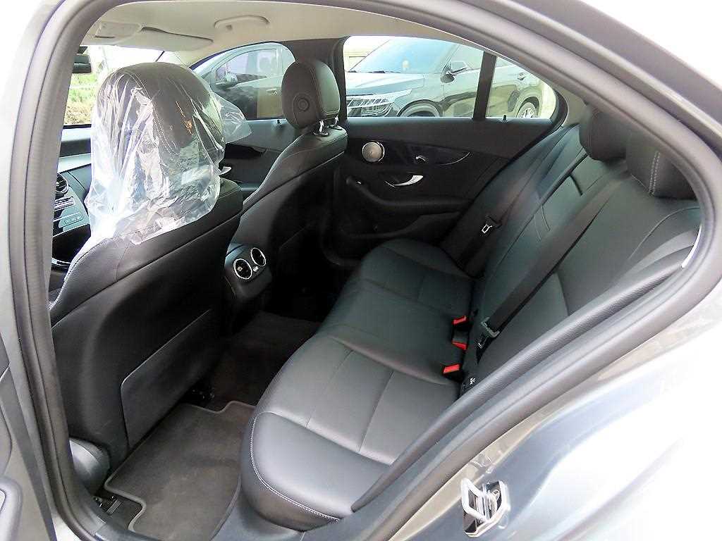 Mercedes Benz C Class - Vista 6