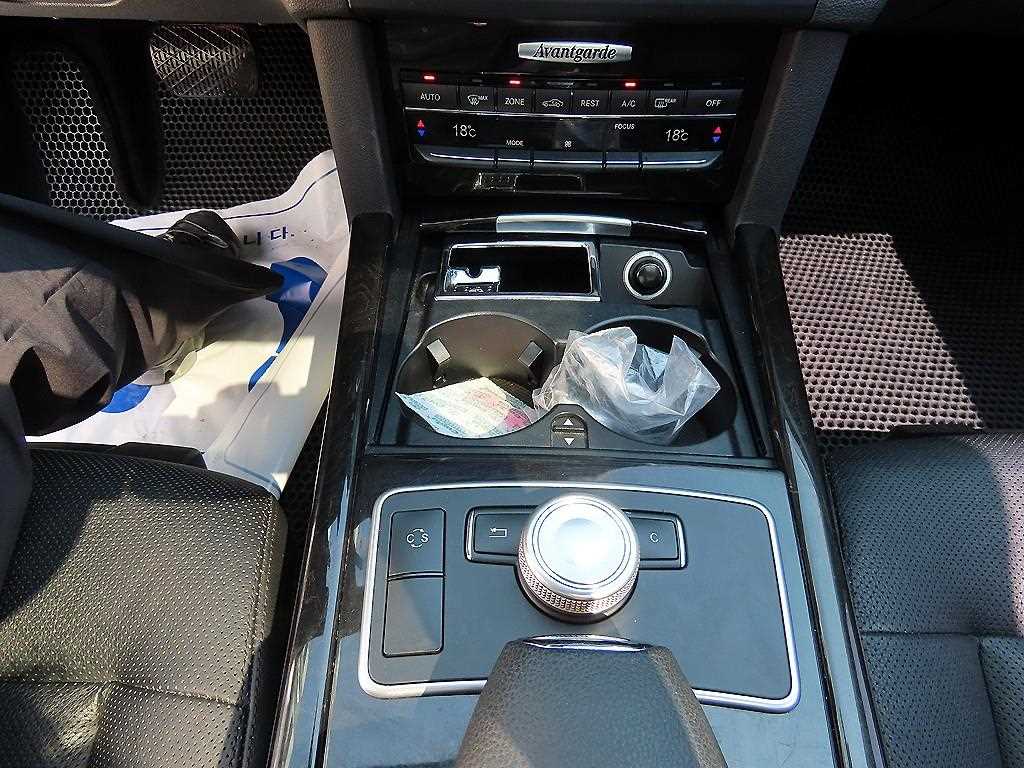 Mercedes Benz E class - Vista 12