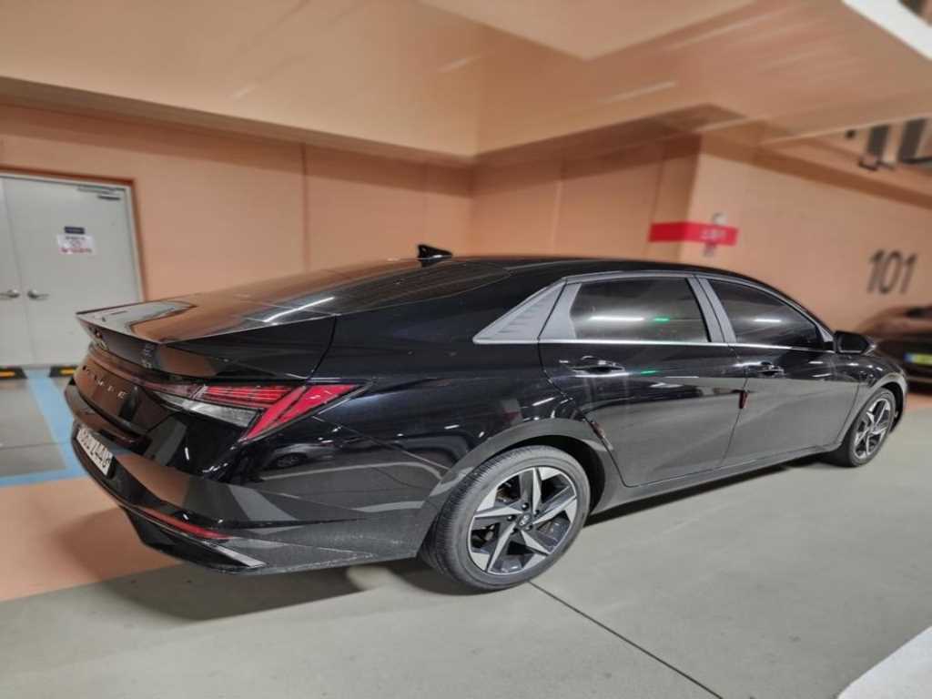 HYUNDAI Avante - Vista 3