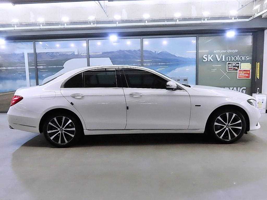 Mercedes Benz E class - Vista 3