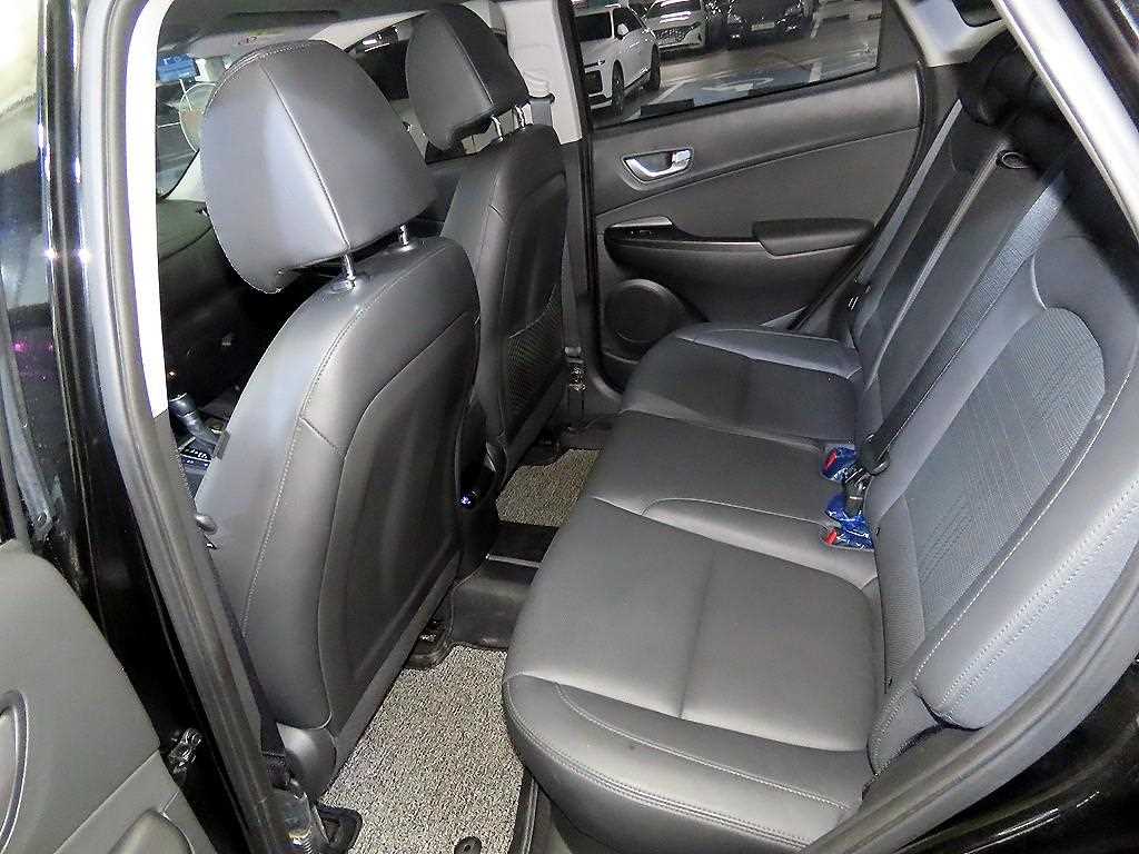 HYUNDAI Kona - Vista 7