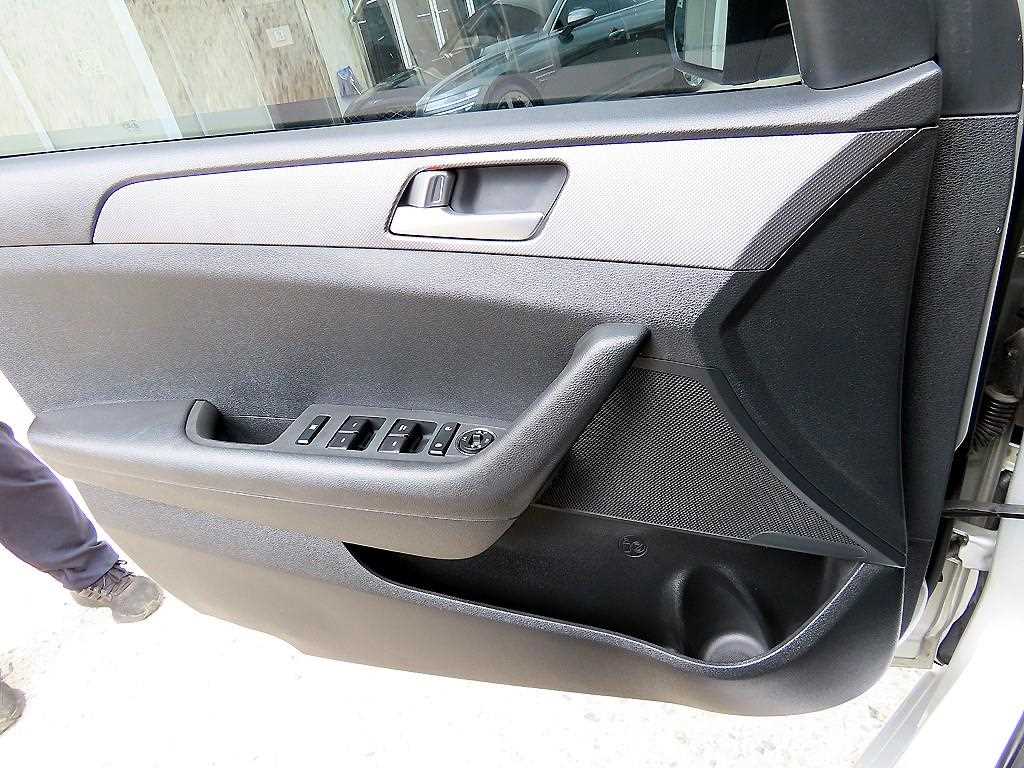 HYUNDAI Sonata - Vista 11