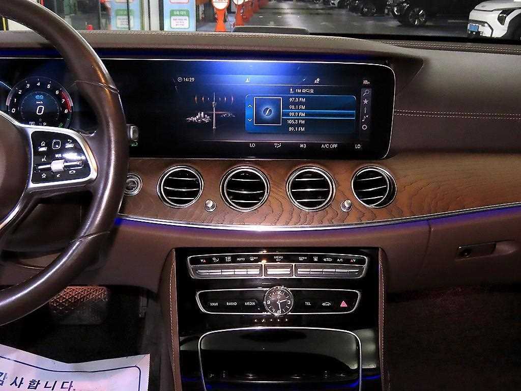 Mercedes Benz E class - Vista 11