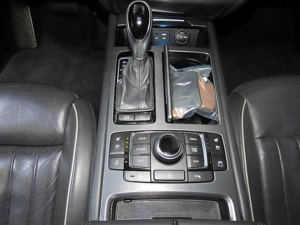 HYUNDAI Genesis - Vista 12