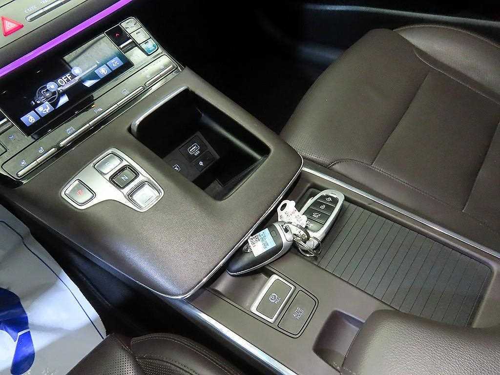 HYUNDAI Grandeur - Vista 12