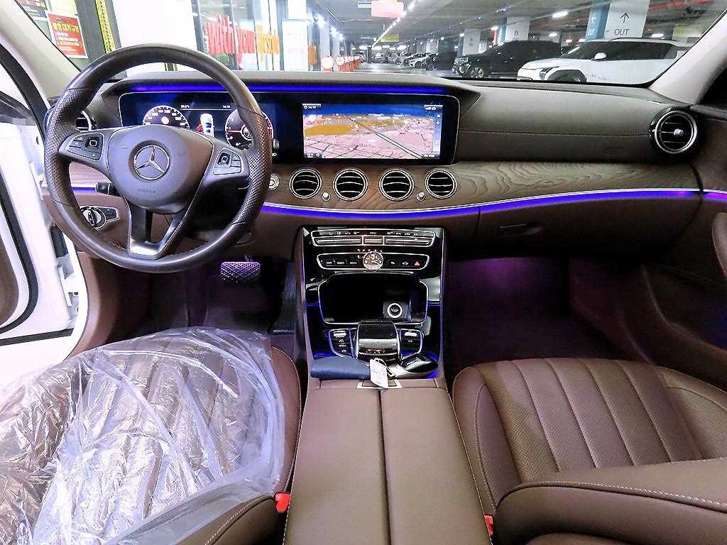 Mercedes Benz E class - Vista 10