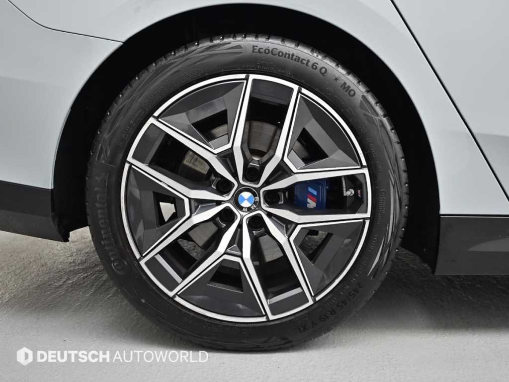 BMW 5 Series - Vista 5