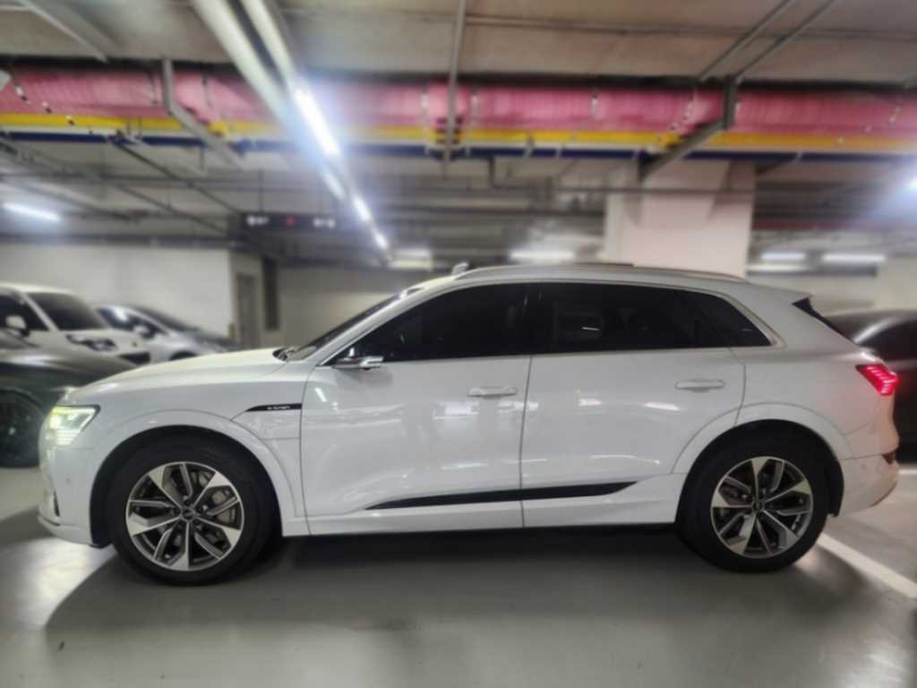 Audi e-Tron - Vista 3