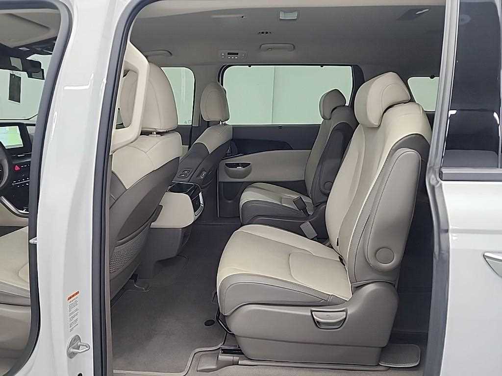 KIA Carnival - Vista 12
