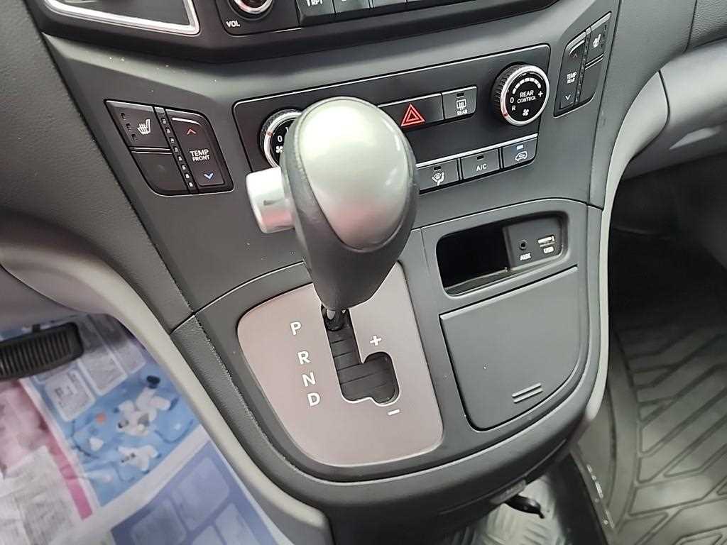 HYUNDAI Starex - Vista 8
