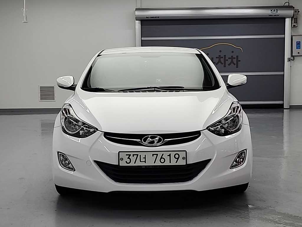 HYUNDAI Avante - Vista 2