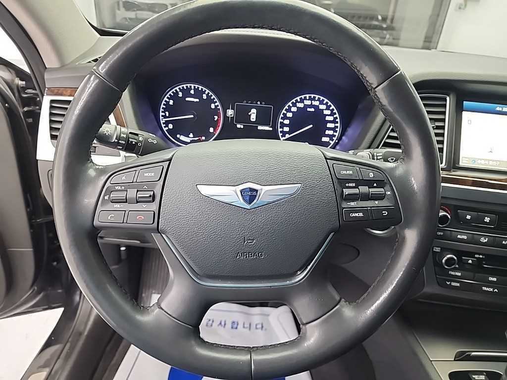 HYUNDAI Genesis - Vista 9