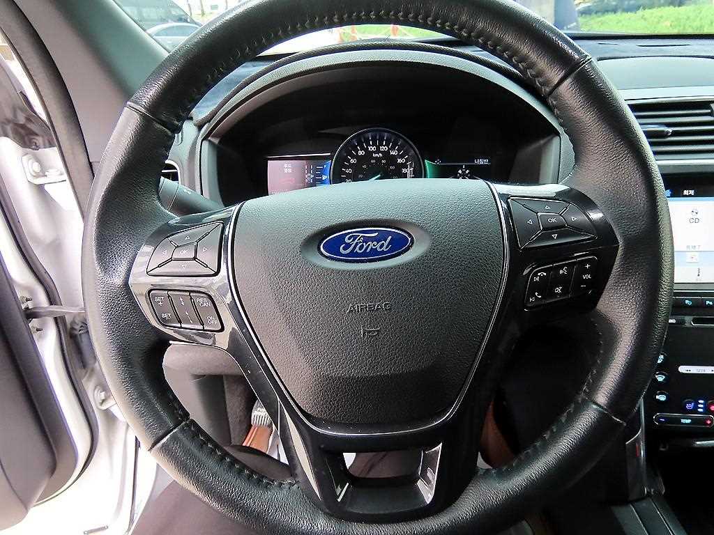Ford Explorer - Vista 8
