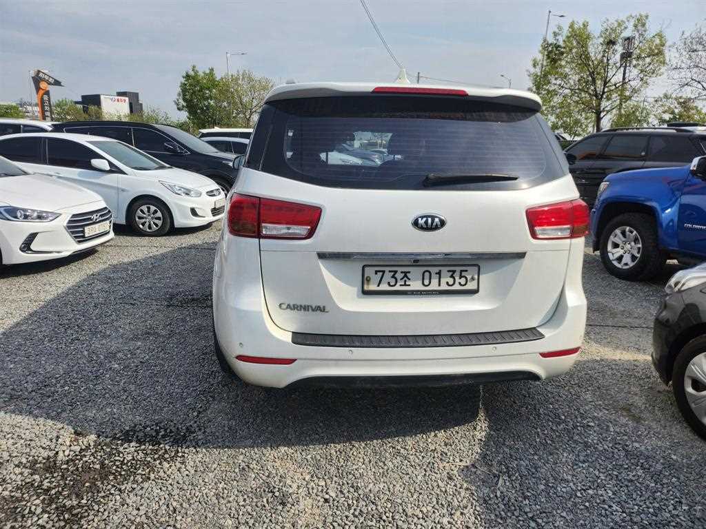 KIA Carnival - Vista 4
