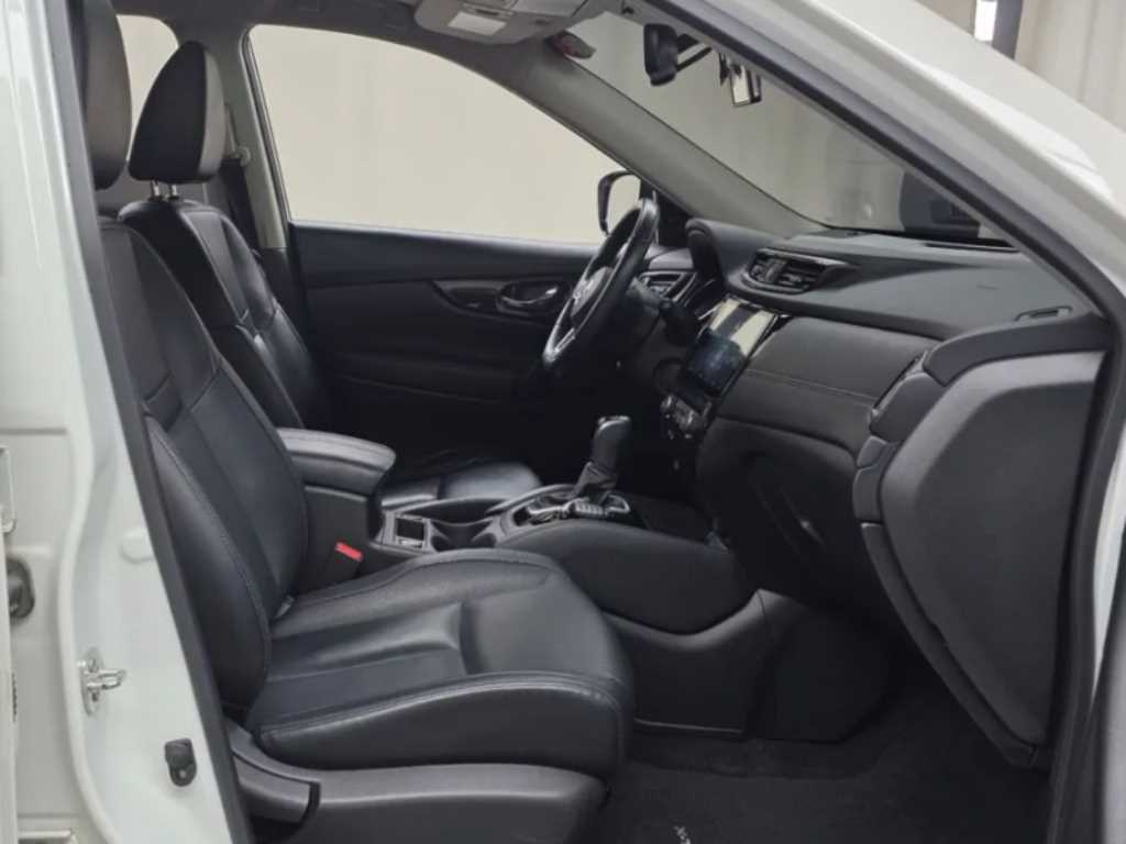 Nissan Extrail - Vista 6