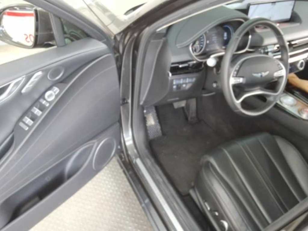 Genesis G80 - Vista 10