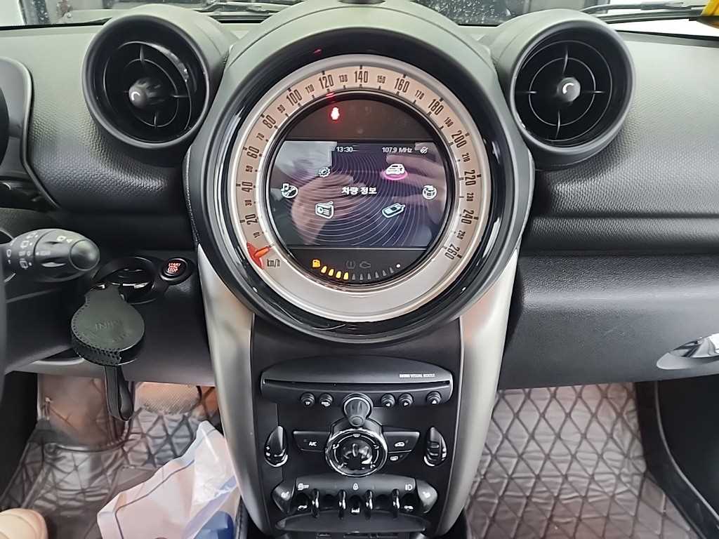 Mini Countryman - Vista 8