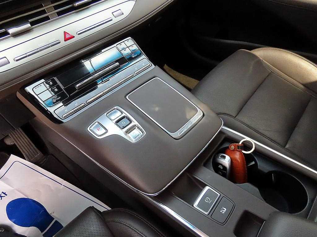 HYUNDAI Grandeur - Vista 10